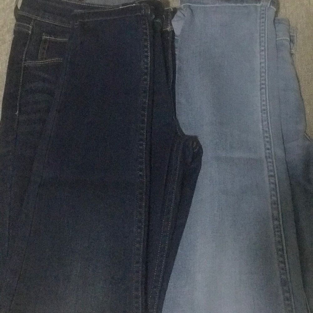 2 Levi skinny jeans size 29 and 30